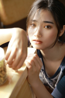 《年轻的寡妇2》电影